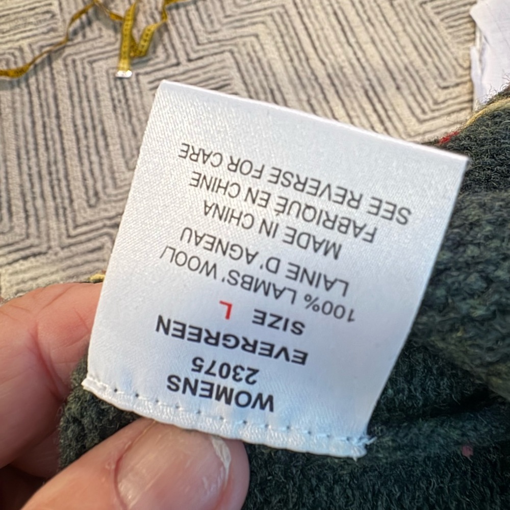 WOOLRICH Green Nordic Sweater with Red and White Accents Excellent condition - Picture 8 of 10